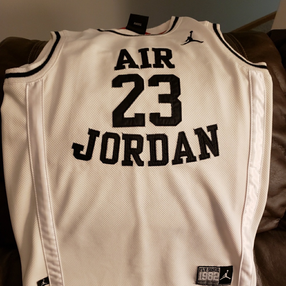 White boys Jordan Jersey medium 10-12